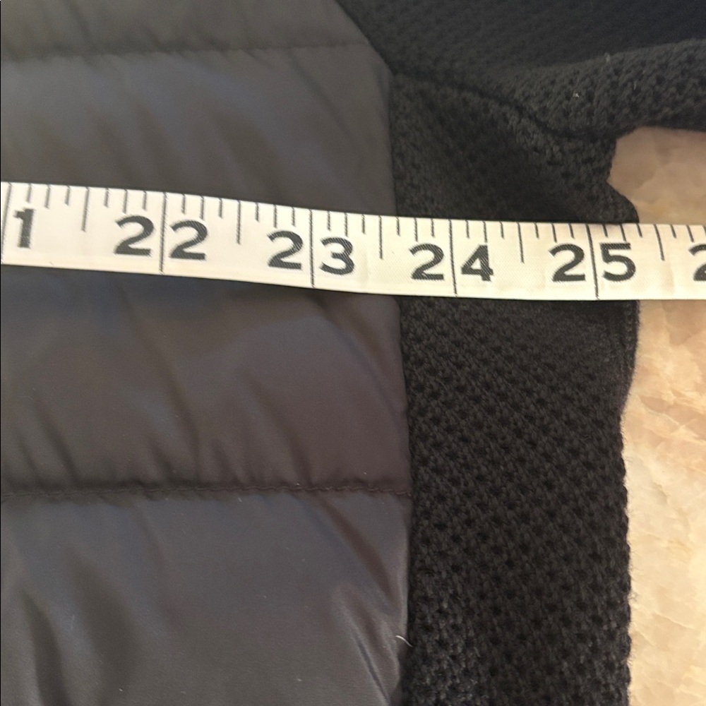 Men’s Canada Goose HyBridge knit jacket. - Picture 12 of 15